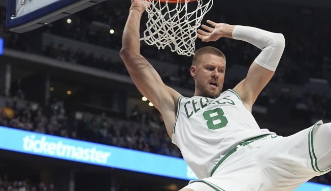 76人爆冷击败NBA领头羊骑士 终结七连败.